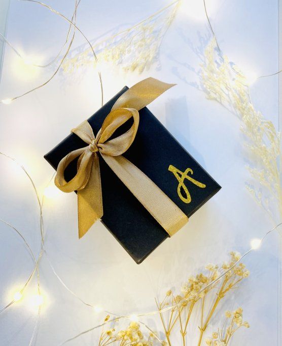 Boîte cadeau avec initiale au choix (à compléter)